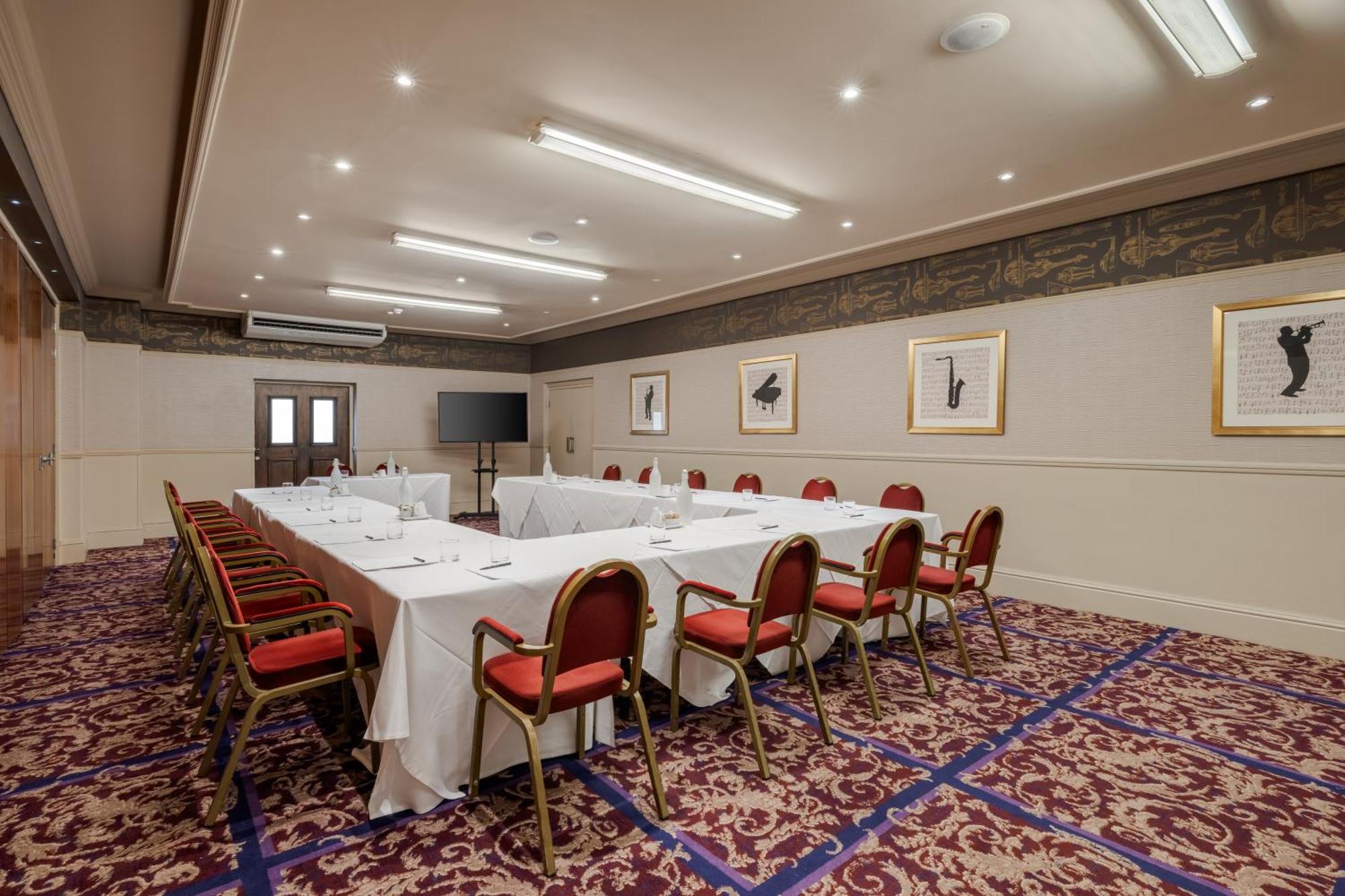 Reigate Manor Hotel Exterior photo