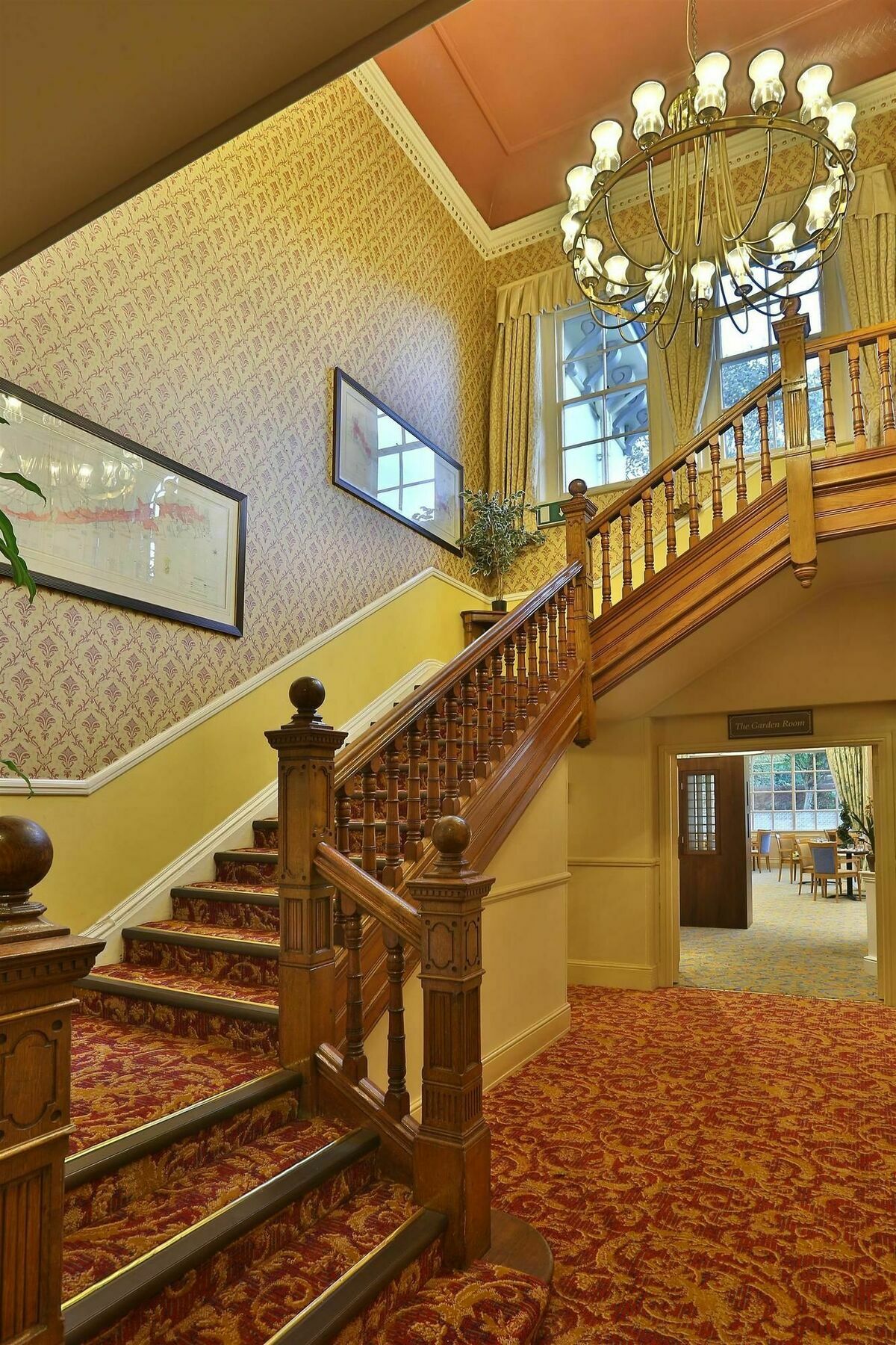 Reigate Manor Hotel Exterior photo