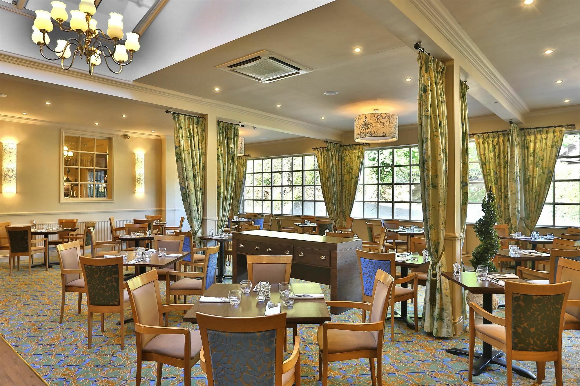Reigate Manor Hotel Exterior photo